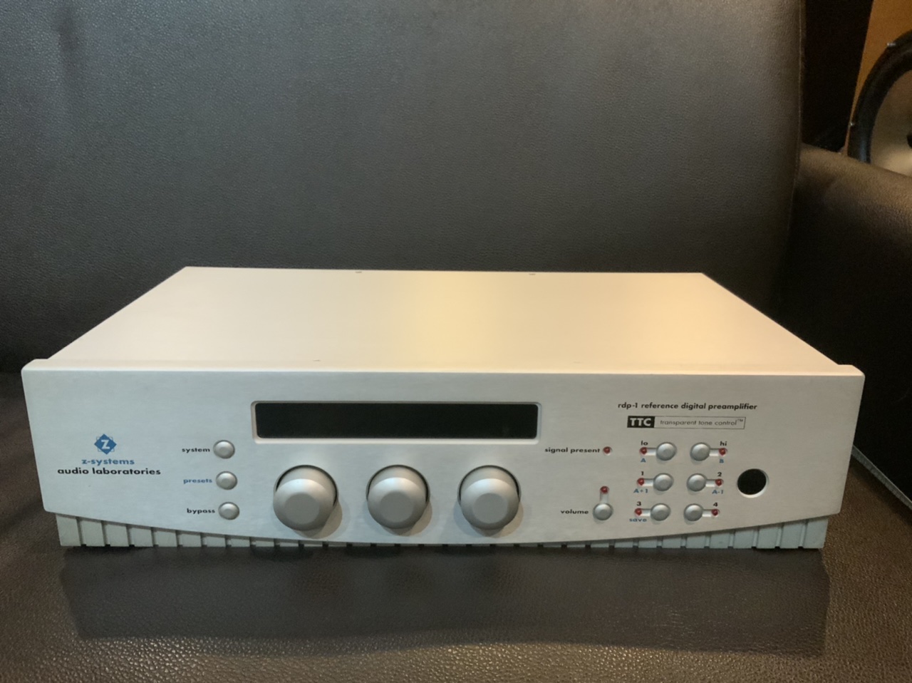 หนุ่ม ไฮไฟ แหล่งซื้อขายเครื่องเสียงมือสอง